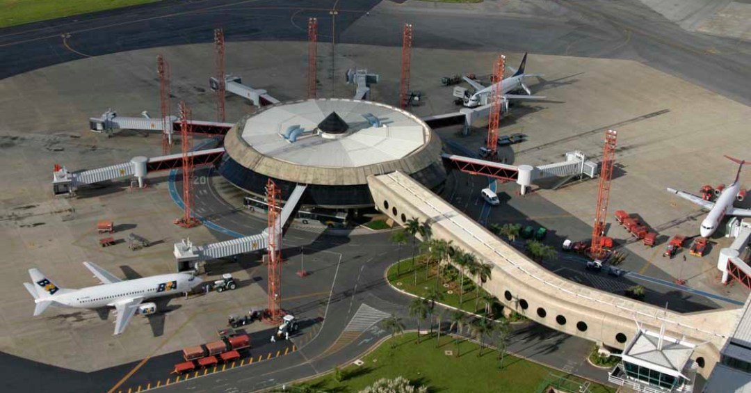 Após exame inconclusivo, suposta bomba é detonada no aeroporto de Brasília