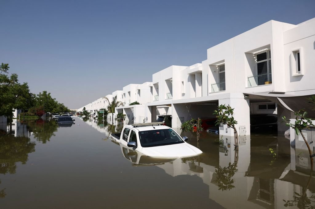 A semana em que a vida em Dubai parou: tempestade causa impacto bilionário à região