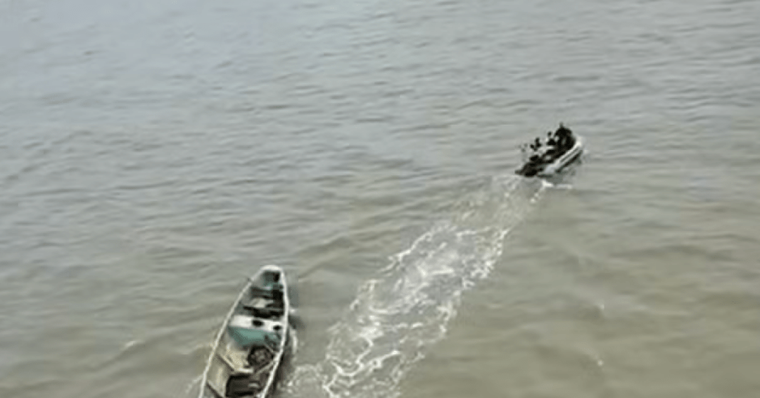 Barco encontrado à deriva no Pará tinha nove corpos de africanos, diz PF