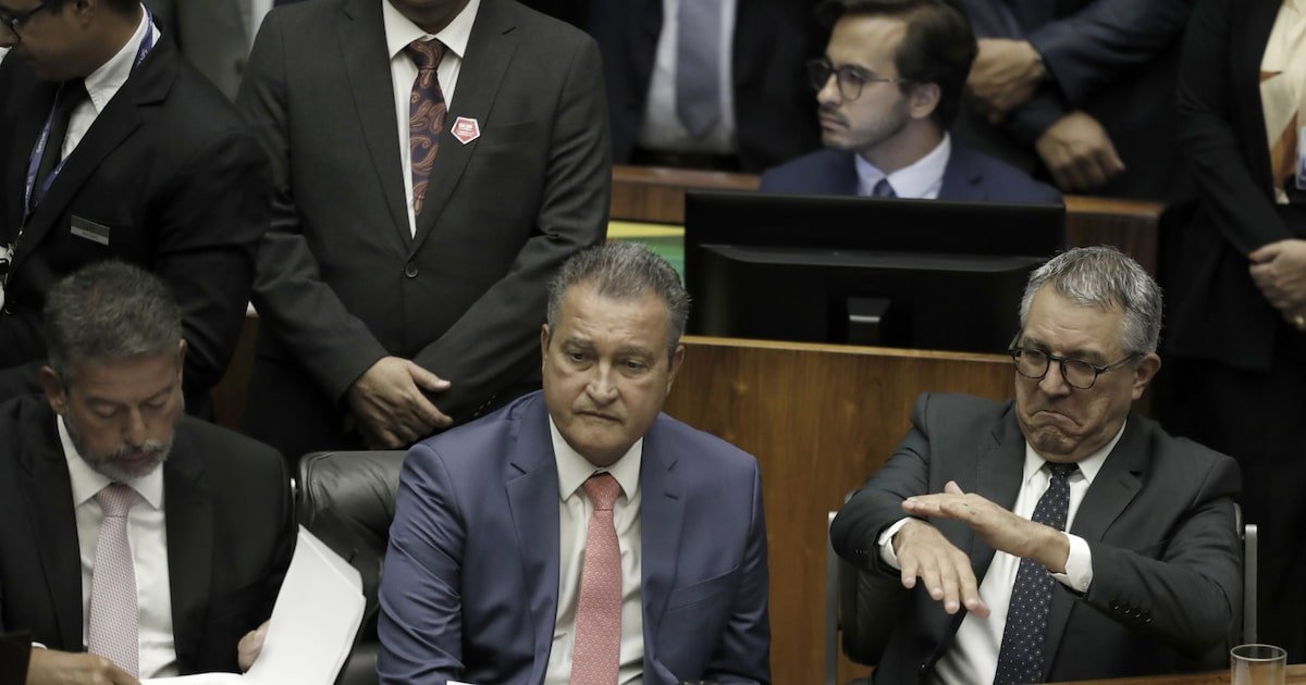 Bastidor: Aliados de Lula atribuem ataque de Lira a Padilha à disputa na sucessão da Câmara