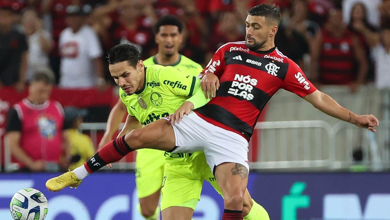 Brasileirão: em duelo de favoritos, Palmeiras e Flamengo se enfrentam no Allianz Parque