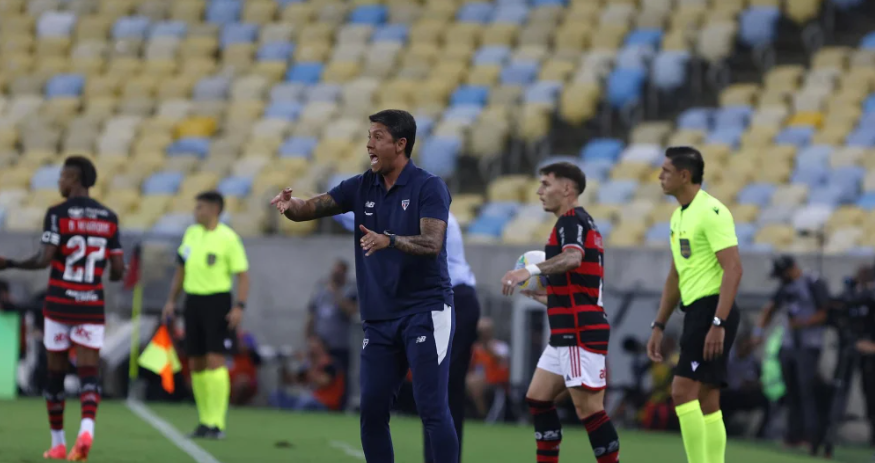 Carpini reage à situação no São Paulo após nova derrota; diretoria se cala