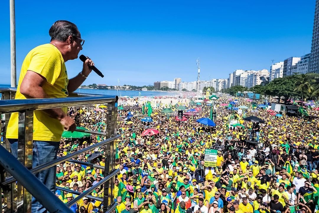 Em ato no Rio, Silas Malafaia faz discurso inflamado e volta a atacar Moraes