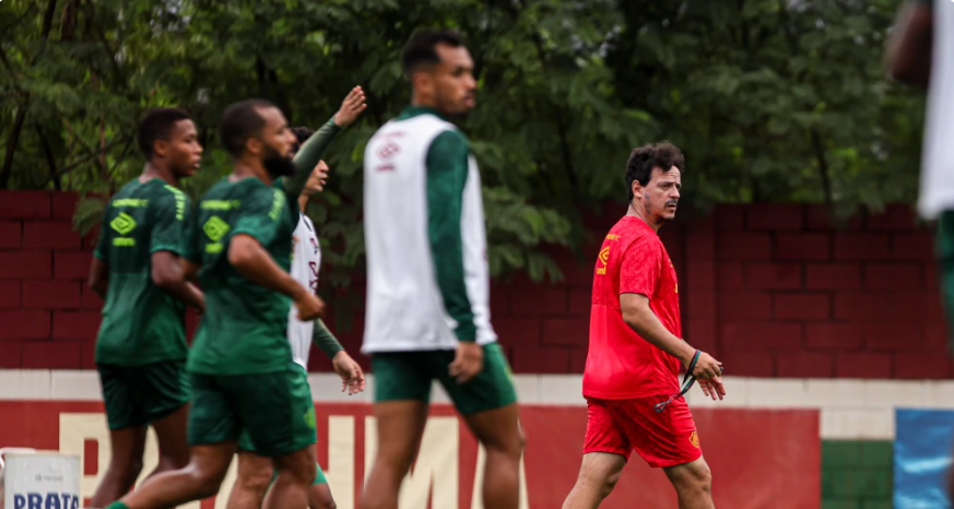 Fluminense segue sem reforços para a zaga e Diniz precisa resolver o setor