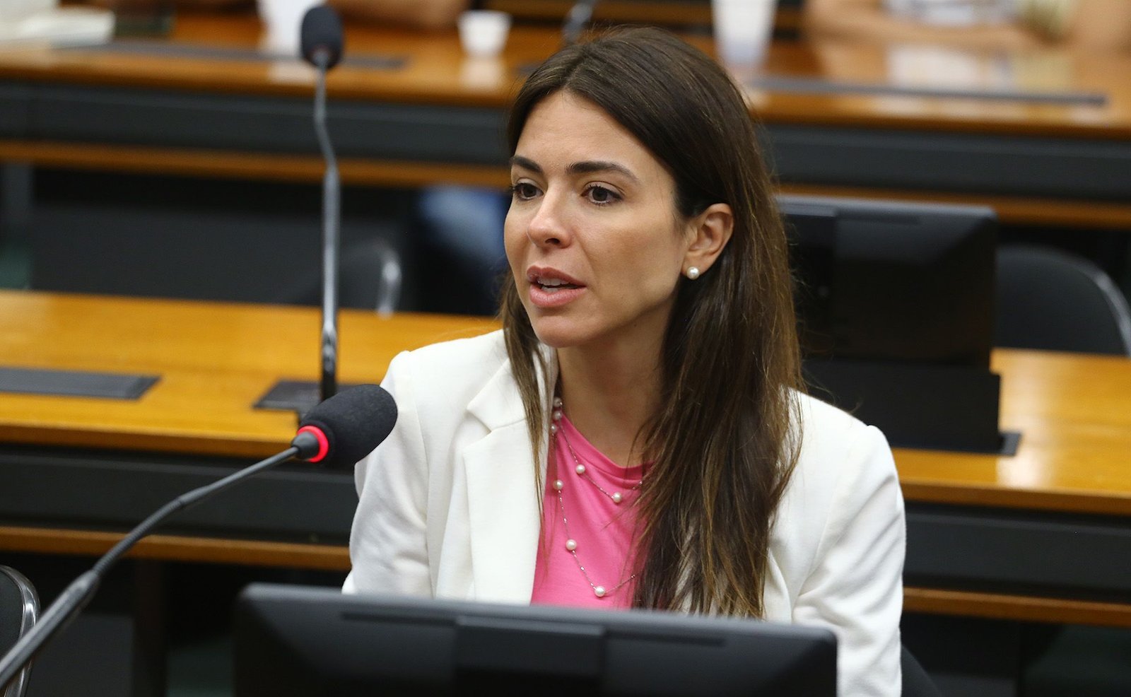 Governo deve retirar a urgência do projeto de reoneração da folha, diz relatora