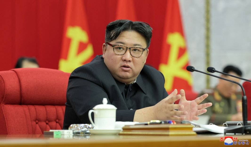 Kim Jong Un diz que agora é hora de se preparar para a guerra, diz agência