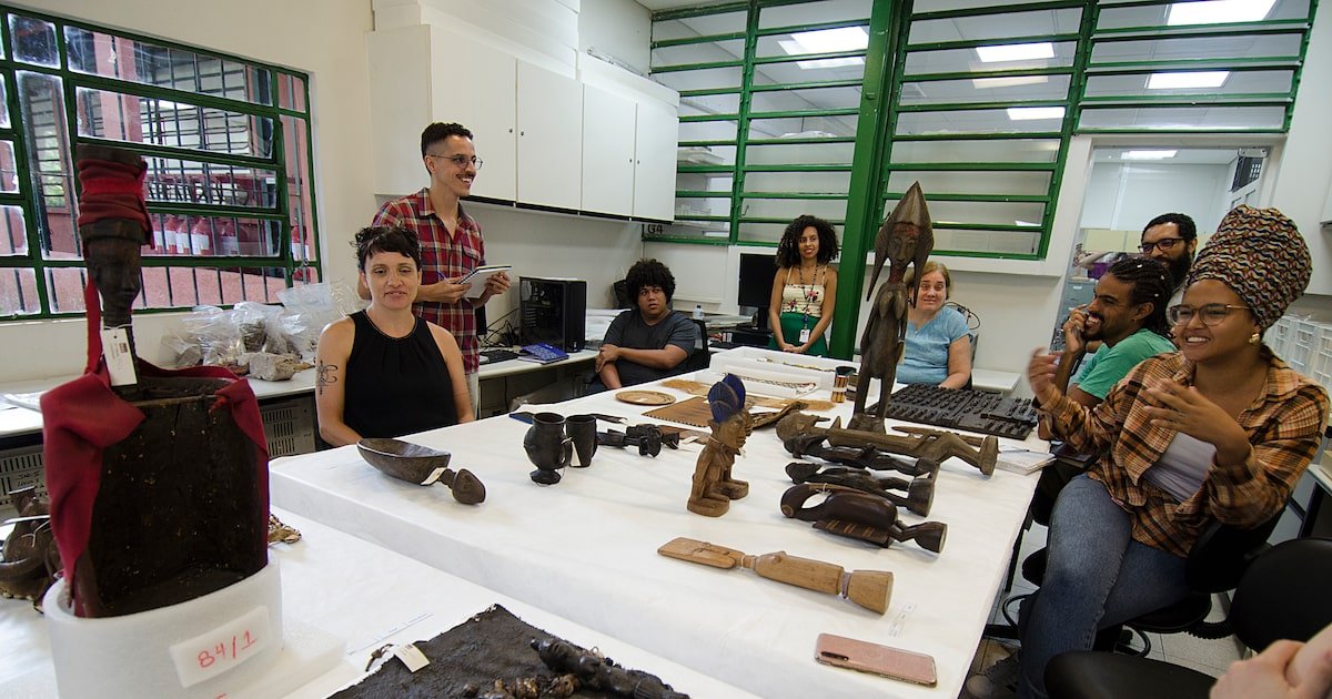 Kit antirracista: projeto de museus de SP leva artefatos históricos para a sala de aula