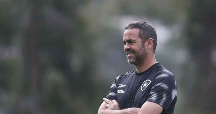 Libertadores: Botafogo visita a LDU em estreia de Artur Jorge