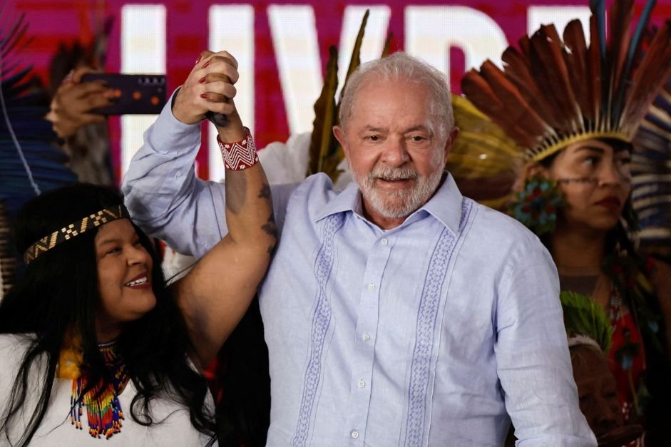 Lula assina demarcação de mais duas terras indígenas