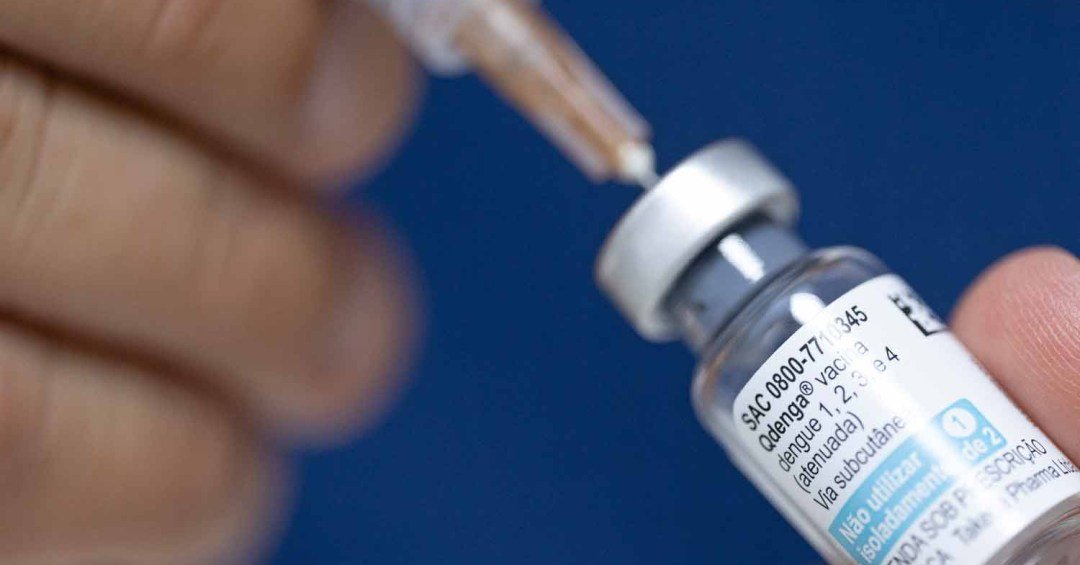Saúde amplia público para uso de vacinas da dengue perto do vencimento