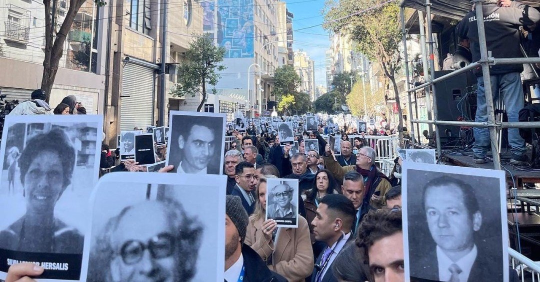 Tribunal da Argentina culpa Irã por atentado contra centro judaico em 1994